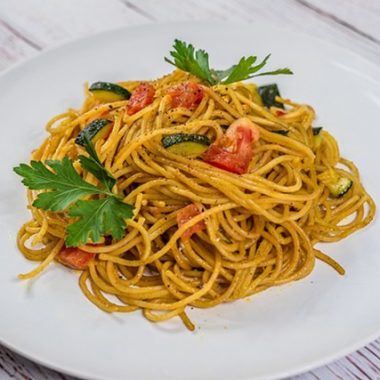 Mediteranski špageti, solata